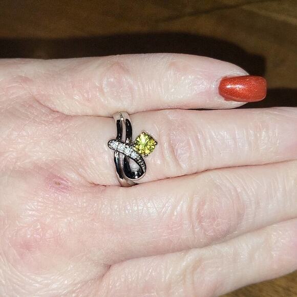Fashion ring faux diamond's & yellow stone | size 7.5 - Picture 5 of 8